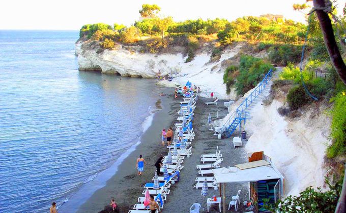 Лестница для спуска на Губернаторский пляж, Лимассол, Кипр