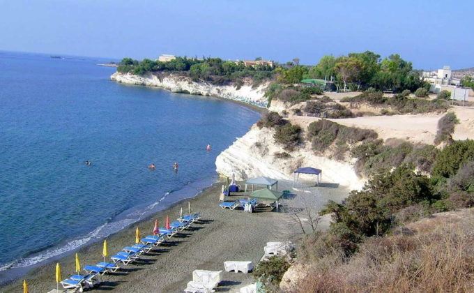 Шезлонги Губернаторского пляжа, Лимассол, Кипр
