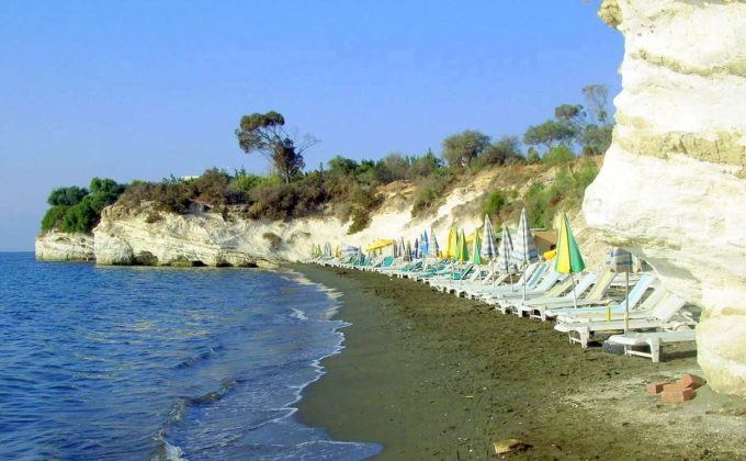 Одна из бухт Губернаторского пляжа, Лимассол, Кипр