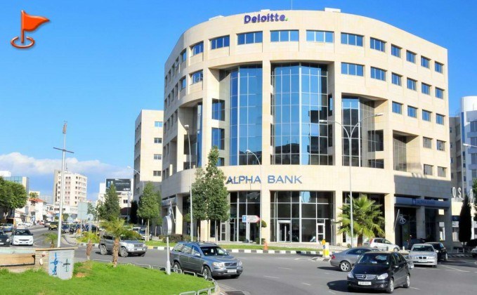 Deloitte и Alpha Bank в центре Лимассола. . Города Кипра