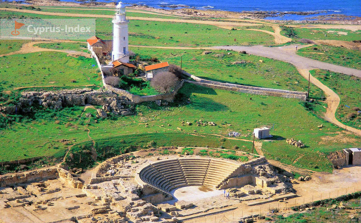 Города Кипра: маяк в Пафосе.