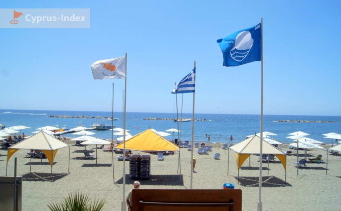 Голубой флаг пляжа Афродайт, аренда шезлонгов, Лимассол, Кипр