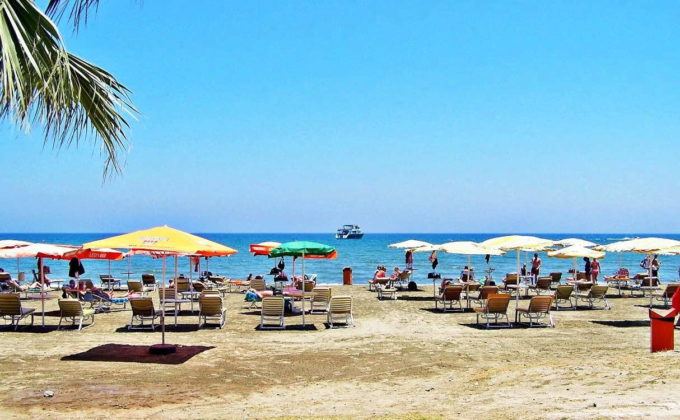 Центр пляжа Финикудес, Ларнака, Кипр