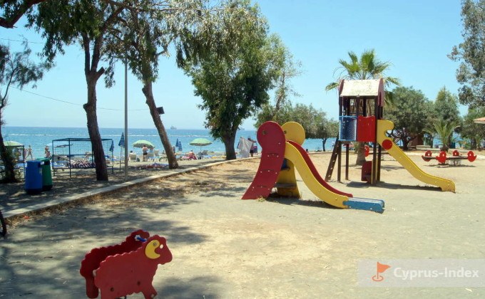 Детская площадка, пляж Дасуди, Лимассол, Кипр