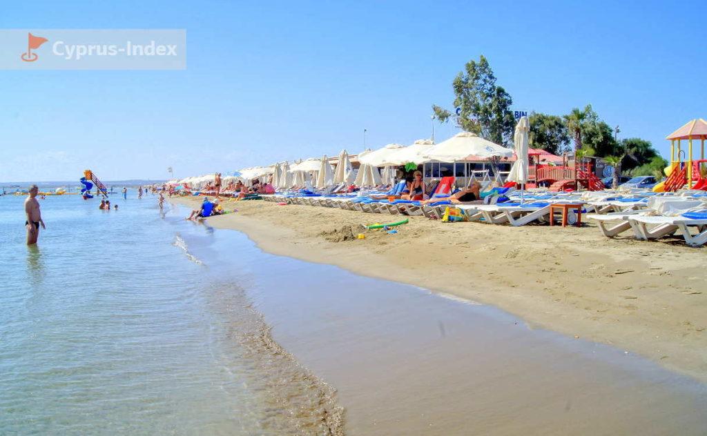 Общий вид на Пляж Лейдиз Майлз Бич, Кабина Капитана, Лимассол, Кипр