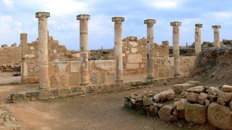 Колонны замка Саранта-Колонес, Археологический парк, Пафос, Кипр