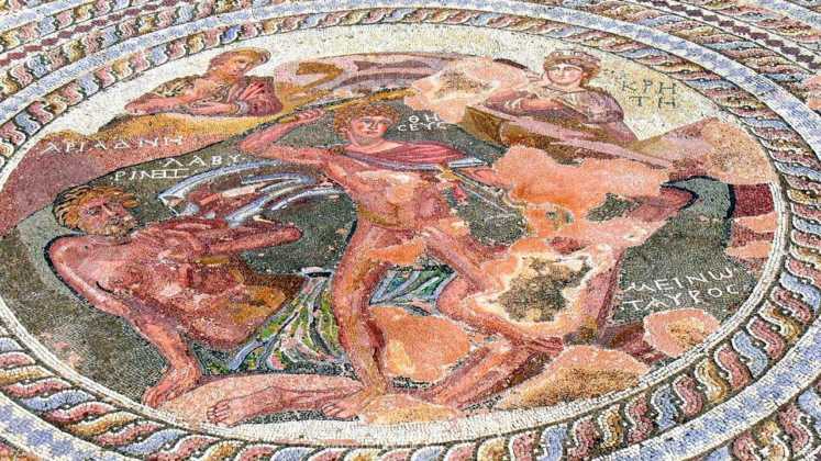 Мозаичное изображение поединка Тесея и Минотавра, Археологический парк Пафоса, Кипр