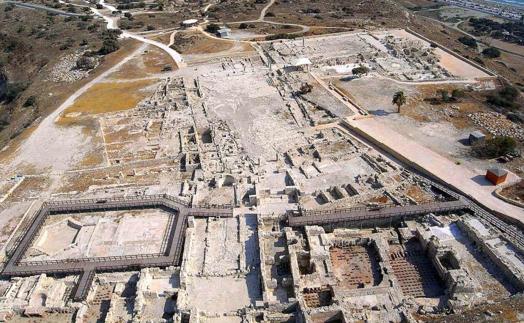 Раскопки древнего города Курион - вид сверху, Лимассол, Кипр