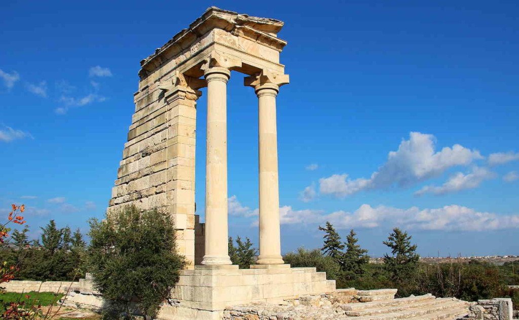Развалины храма Аполлона возле парка "древний город Курион", Лимассол, Кипр