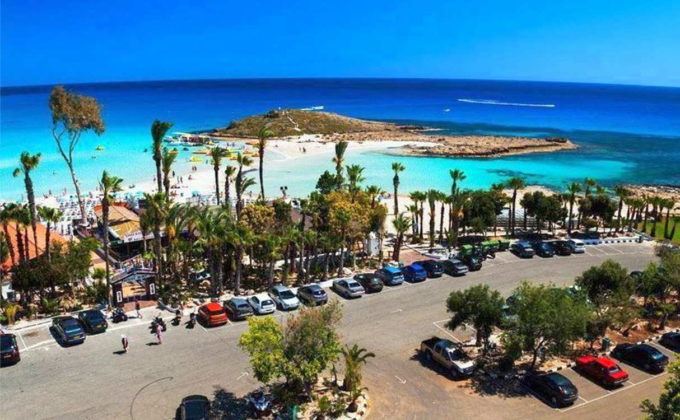 Автомобильная стоянка, пляж Нисси Бэй, Айя-Напа, Кипр