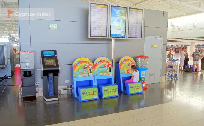 Детские игровые автоматы в аэропорту Ларнака, Кипр