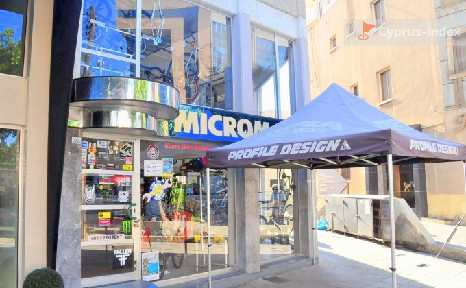 Магазинчики вдоль улицы Арх. Макариоса III, центр Лимассола, Кипр