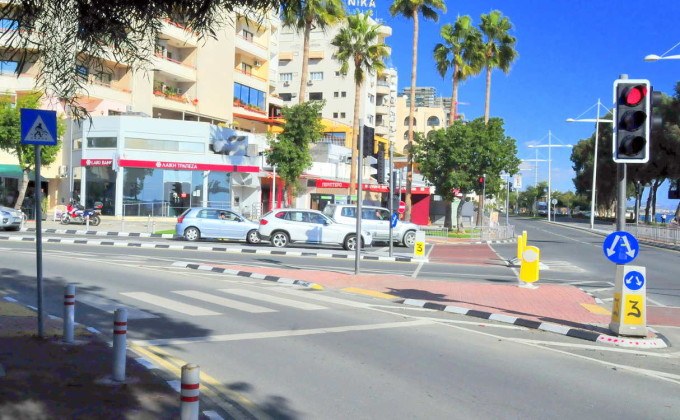 Пересечение улицы Арх. Макариоса III с ул. 28 Октября, центр Лимассола, Кипр
