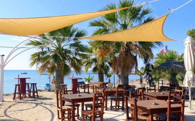 Rikkos Beach на пляже Атлантида, Пафос, Кипр