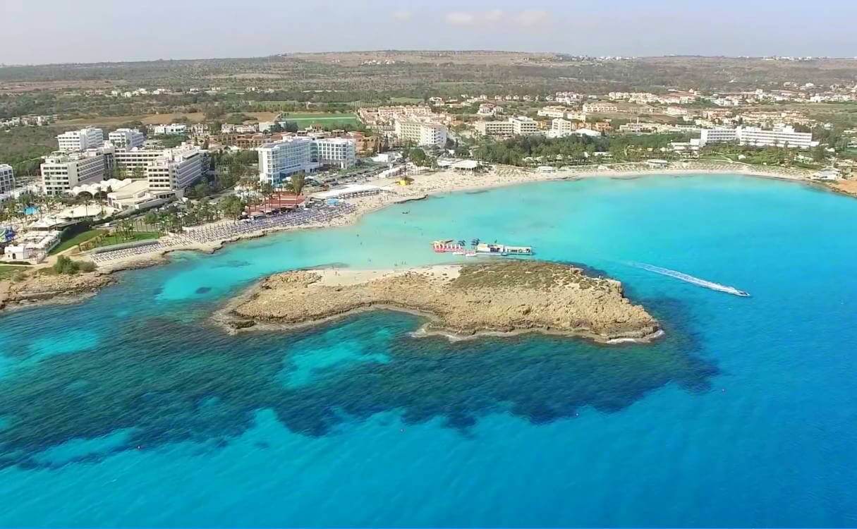 Пляж Нисси Бич Айя Напа Кипр