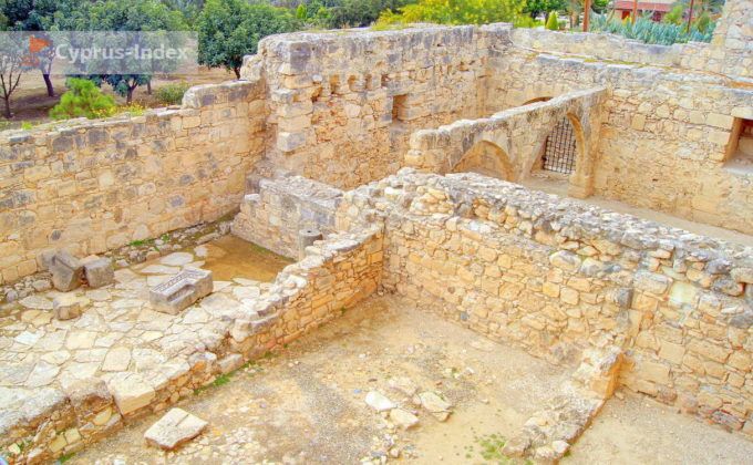 Развалины стен помещений, Замок Колосси, Лимассол, Кипр