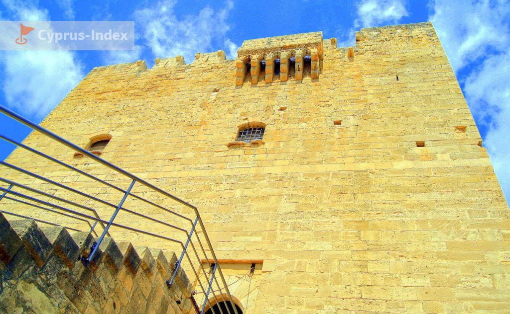Эркер служил для защиты моста и входа, Замок Колосси, Лимассол, Кипр