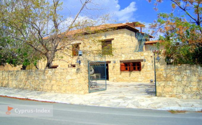 Вход на задний дворик, Кипрский Музей вина, Лимассол