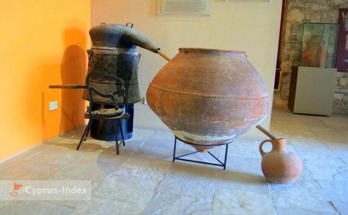 Аппарат для изготовления виноградной водки "Зивания", Кипрский Музей вина, Лимассол, Кипр