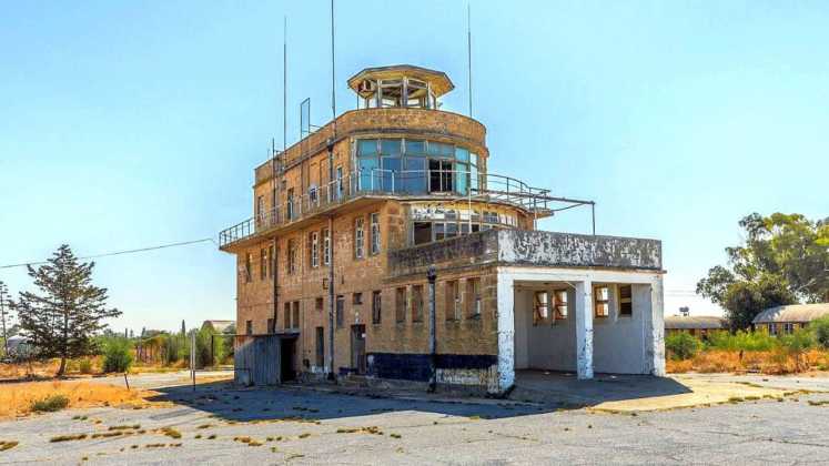 Здание бывшей диспетчерской вышки аэропорта Никосия, Аэропорты Кипра