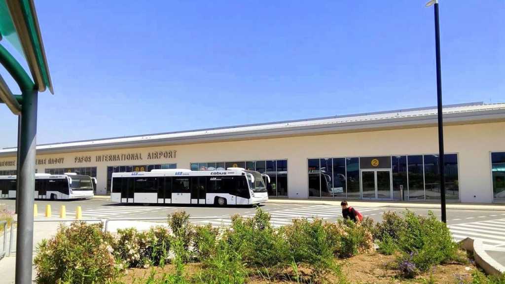 Выход на посадочную полосу аээропорта Пафос, Аэропорты Кипра