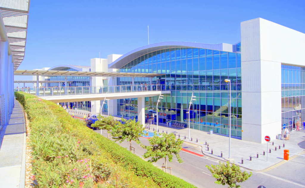 Двухуровневое здание аэропорта Ларнака, Аэропорты Кипра