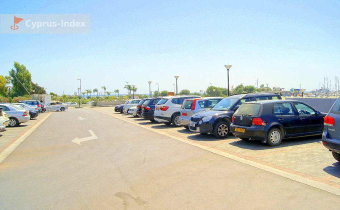Асфальтированная парковка перед пляжем Малинди, Пляж Малинди, Лимассол, Кипр