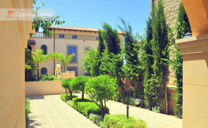 Арка к виллам The Residence, Лимассол, Кипр