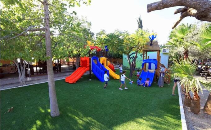 Газон для игр возле детской площадки, Camel Park, Cyprus