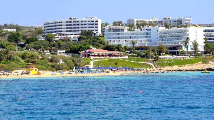 Вид а пляж Глики Неро с моря, Glyki Nero Beach, Айя Напа, Кипр