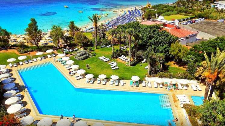 Вид с отеля Grecian Sands Hotel на пляж Глики Неро, Glyki Nero Beach, Айя Напа, Кипр