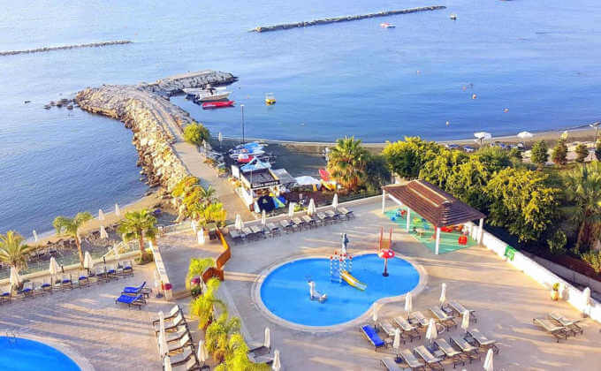 Детский бассейн и пирс, The Royal Apollonia Beach, Лимассол, Кипр