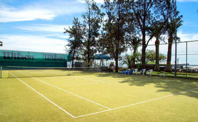 Поле для большого тенниса, Crowne Plaza, Лимассол, Кипр