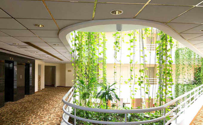 Растительный интерьер на этажах, GrandResort 5, Лимассол, Кипр