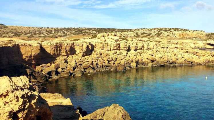 Скалы у берега - Голубая Лагуна Айя Напа, (мыс Каво Греко) Кипр