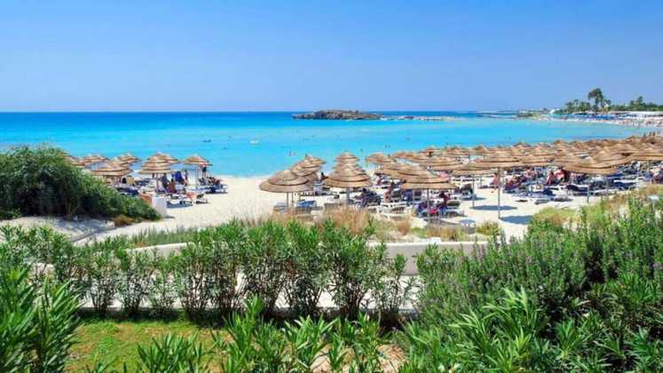 Вид на пляж с территории отеля, Nissi Beach Resort, Айя-Напа, Кипр