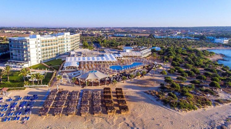 Вид сверху на территорb. отеля, Asterias Beach, Айя Напа, Кипр