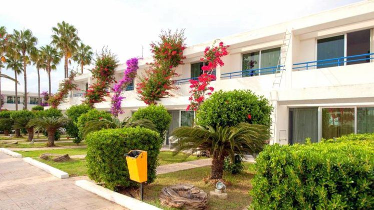 Двухуровневые здания - бунгалы, Отель Dome Beach, Айя Напа, Кипр
