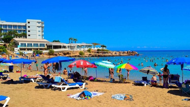 Отдых на пляже, пляж Пернера П, Протарас, Кипр