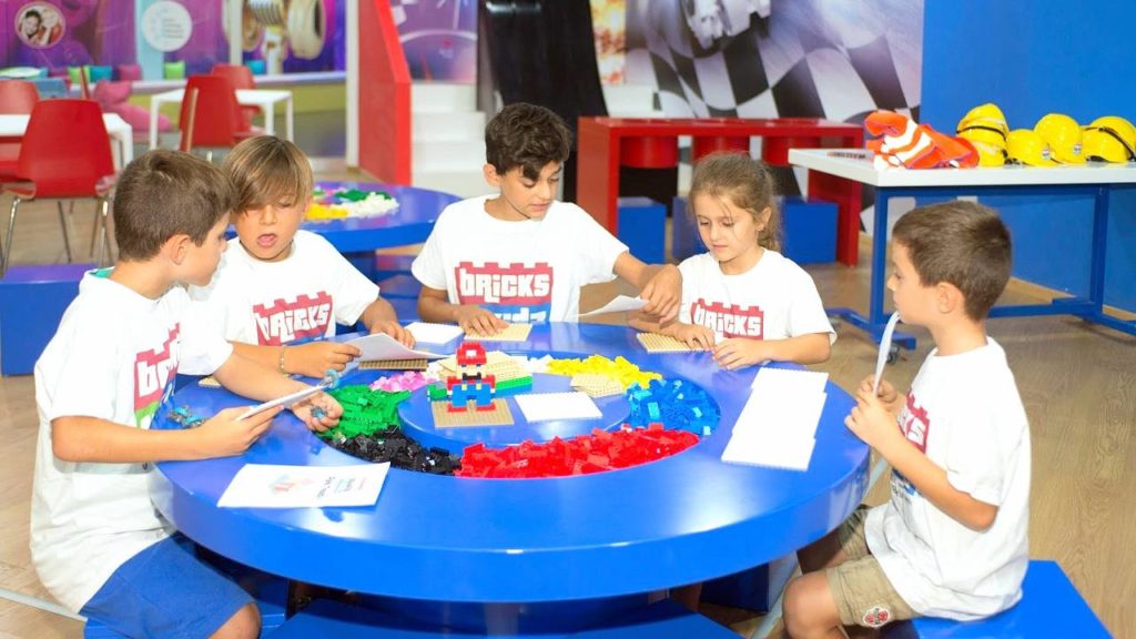 Создание моделей по схемам для среднего возраста, Lego Bricks 4 Kidz, Лимассол, Кипр
