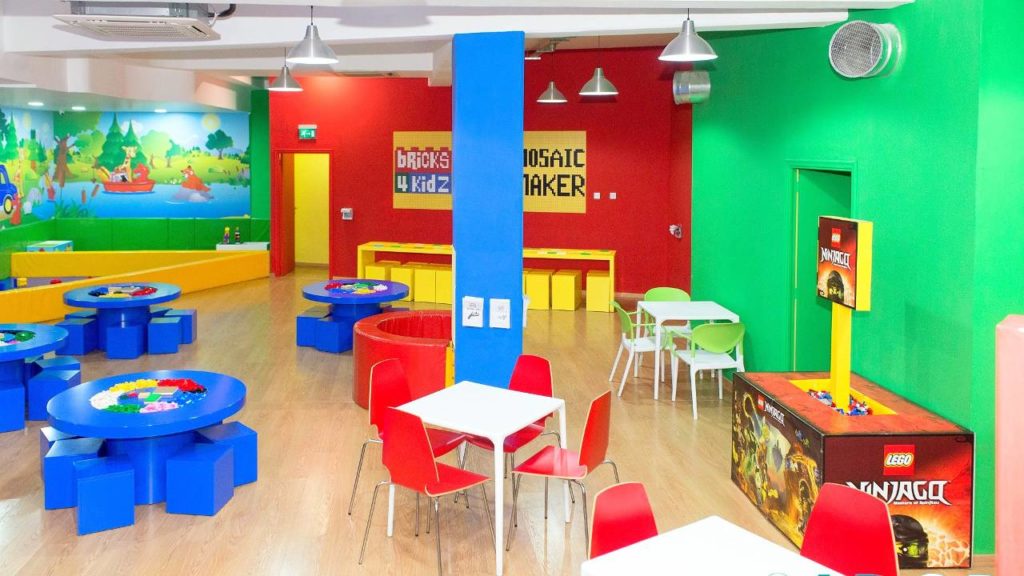 Второй этаж с тематическими отделениями, Lego Bricks 4 Kidz, Лимассол, Кипр