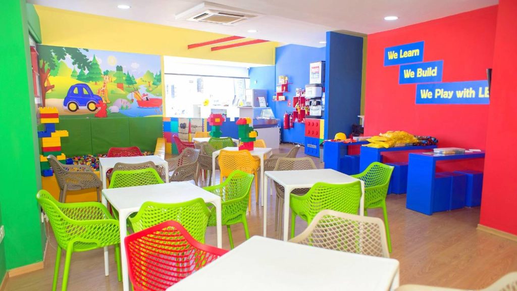 Кафе для детей и взрослых на первом этаже, Lego Bricks 4 Kidz, Лимассол, Кипр