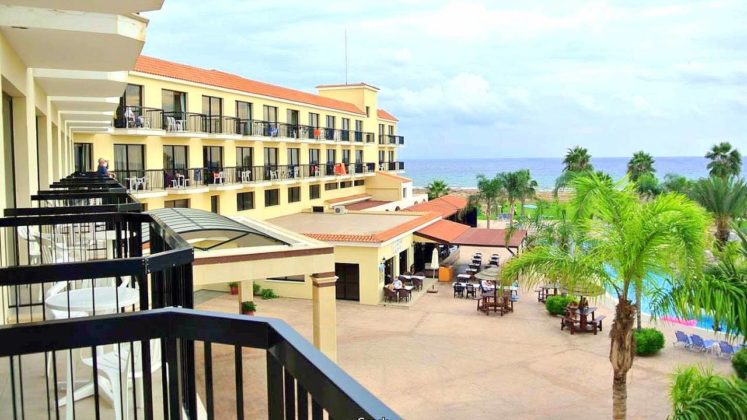 Вид с балкончика на территорию отеля, Anmaria Beach Hotel, Айя Напа, Кипр