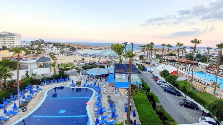 Общий вид на двор отеля, Anonymous Beach Hotel, Айя Напа, Кипр