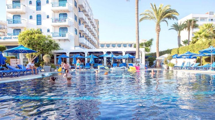 Центральный бассейн, Anonymous Beach Hotel, Айя Напа, Кипр
