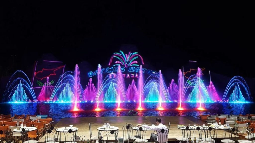 Лазерная анимация на водной глади фонтана, Шоу танцующих фонтанов, Протарас, Кипр