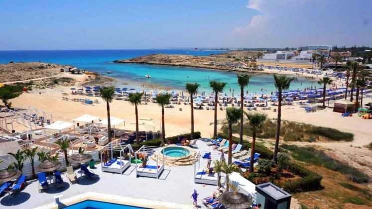 Вид с отеля на пляж Ватия Гония, Tasia Maris Sands Hotel, Айя Напа, Кипр