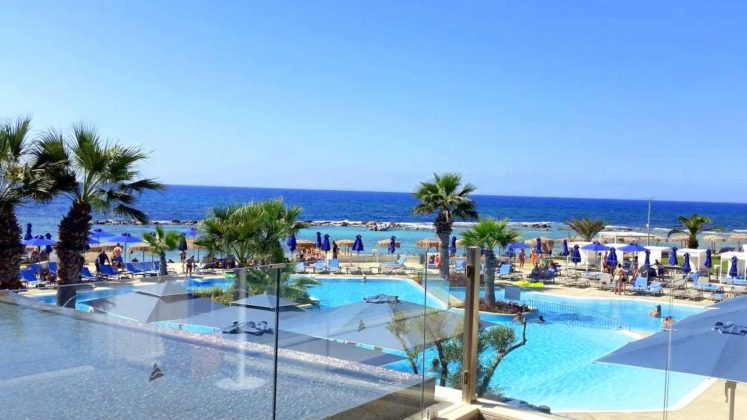 Вид с отеля на бассейн и пляж, Atlantica Mare Village, Айя Напа, Кипр