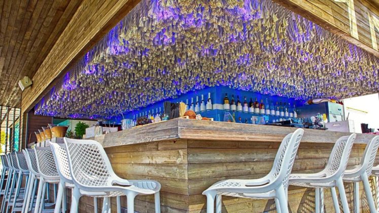 Барная стойка ресторана, Peninsula Beach, Лимассол Марина, Кипр