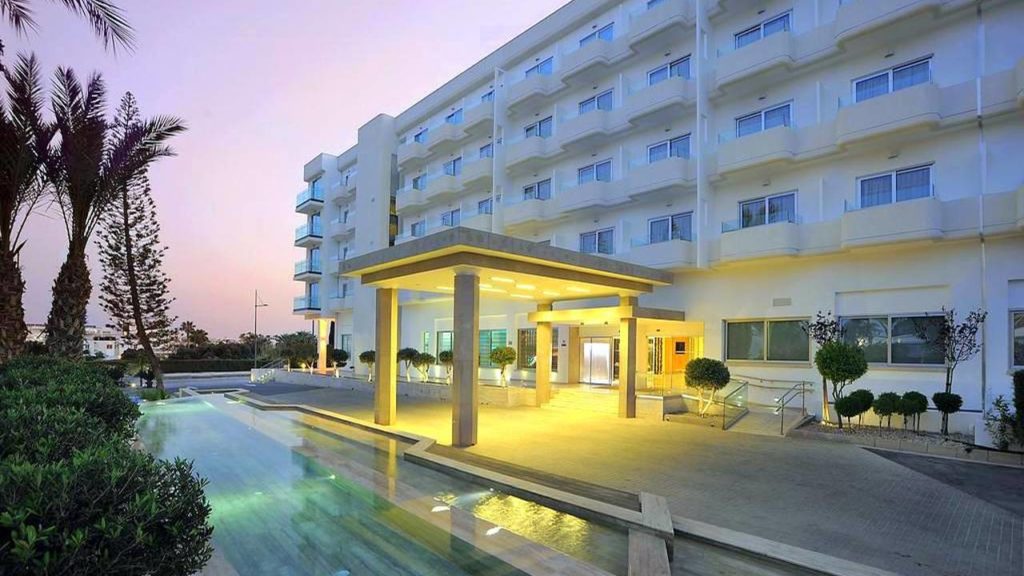 Вход в главное здание отеля, Nestor Hotel, Айя Напа, Кипр